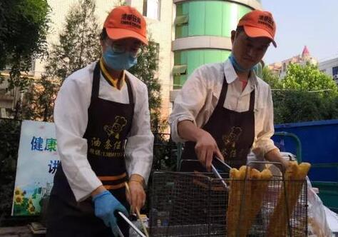 賣油條年入30萬(wàn) 真的是三百六十行行行出狀元