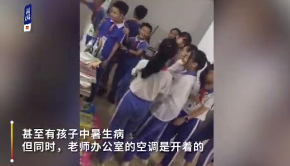 學生光膀子午休 校方表示明年修好空調(diào)