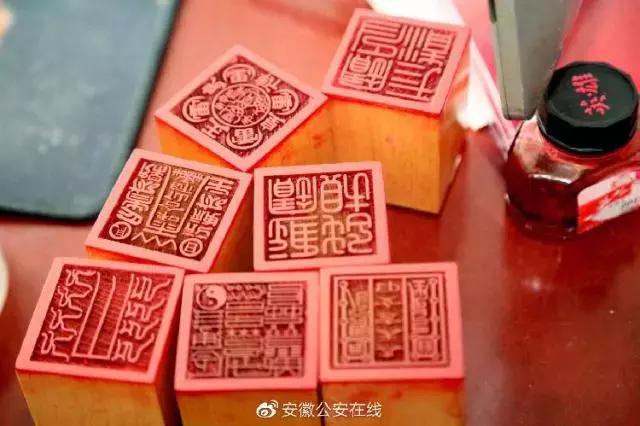 算命大V團伙落網(wǎng) 看來算命“大師”沒算到自己被抓的那一天