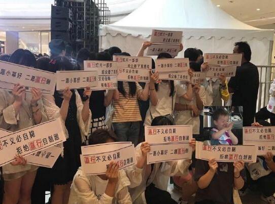 楊冪粉絲抵制嘉行 嘉行做錯了什么讓楊冪粉絲如此憤怒？